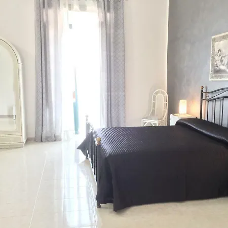 Donna Checchina